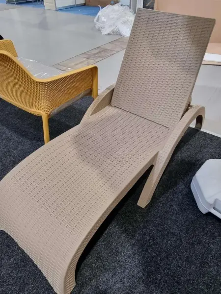 Плстиковое кресло шезлонг Siesta GS 1009, beige бежевое 187 x 73 x 44 см