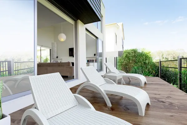 Пластиковое кресло шезлонг Siesta GS 1009, white белое 187 x 73 x 44 см