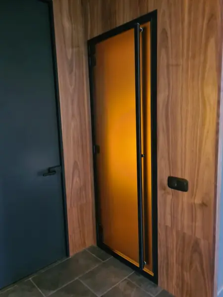 Стеклянная дверь DoorWood Prestige для хамама, 700 мм х 1900 мм, черный профиль, бронза